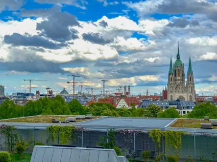 Aussicht - Wohnung kaufen in München - *** Smartes Appartment mit Balkon und atemberaubenden Blick über München bis in die Alpen ***