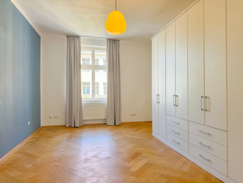 II. Schlafzimmer - Wohnung kaufen in München - *** Altbaujuwel *** 3-Zimmer-Wohnung im denkmalgeschützten Altbau im sanierten Zustand ***