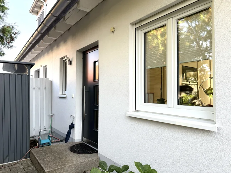 Eingangsbereich - Haus kaufen in München - *** Neuwertige Doppelhaushälfte in ruhiger Lage ** mit Erbpachtvertrag für noch weitere 77 Jahre ***