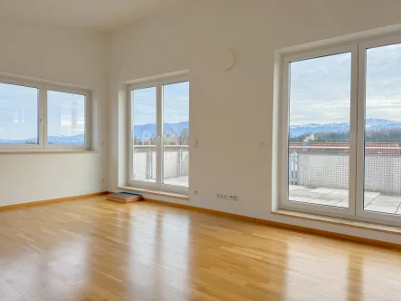 Wohnzimmer - Wohnung kaufen in Penzberg - *** 3-Zimmer-Dachtgeschosswohnung *** Mit großflächige Terrasse mit TG-Stellplatz in Penzberg ***