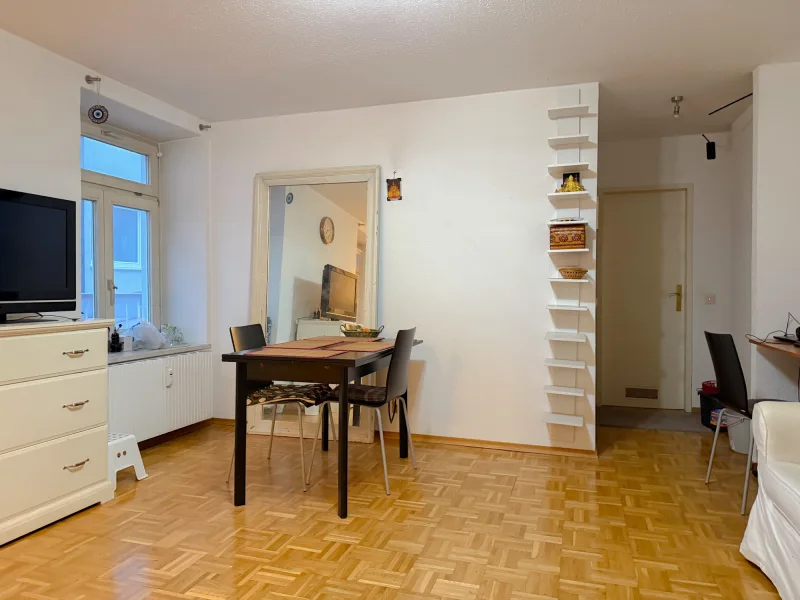 Wohnzimmer - Wohnung kaufen in München - *** Gelegenheit *** 2-Zimmer-Wohnung in der schönen und gut angebundenen Maxvorstadt ***