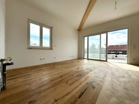 Wohnraum - Wohnung kaufen in Traunstein - *** Gelegenheit *** 3-Zi.-Dachterrassen-Wohnung mit über 50 m² Süd-Terrasse ***