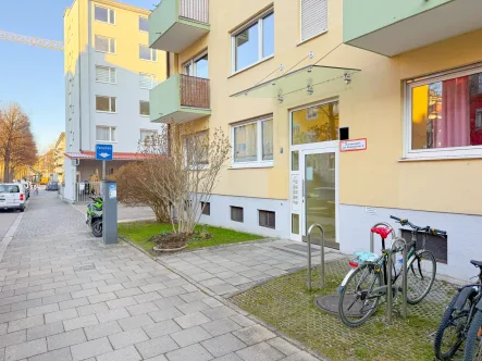 Außenansicht - Wohnung kaufen in München - *** Gelegenheit *** Gepflegtes 1-Zi.-Apartment in einer ruhigen und gut angebundenen Lage ***