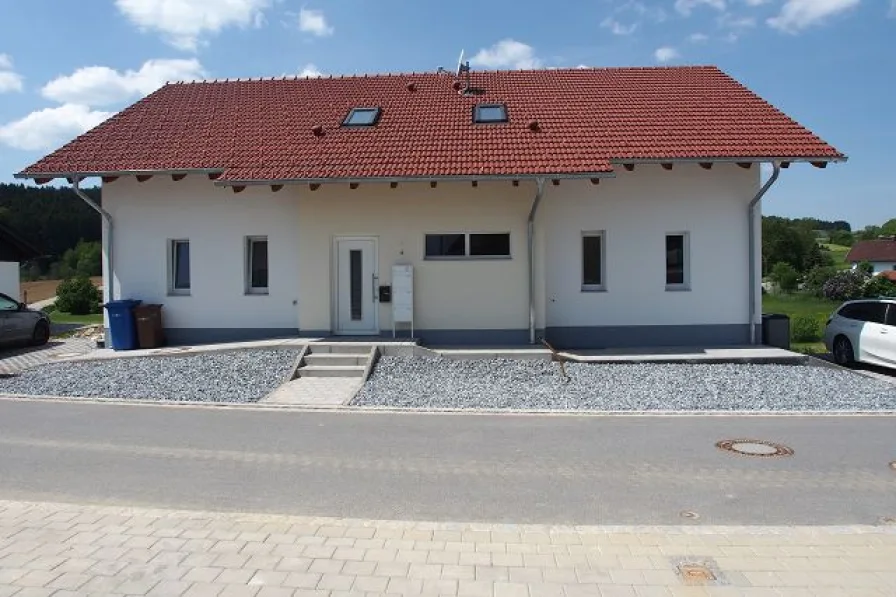Ansicht Osten - Wohnung kaufen in Geiersthal - Neubau!! 4-Zimmereigentumswohnungen in ruhiger Lage, der Gemeinde Geiersthal, Bay. Wald
