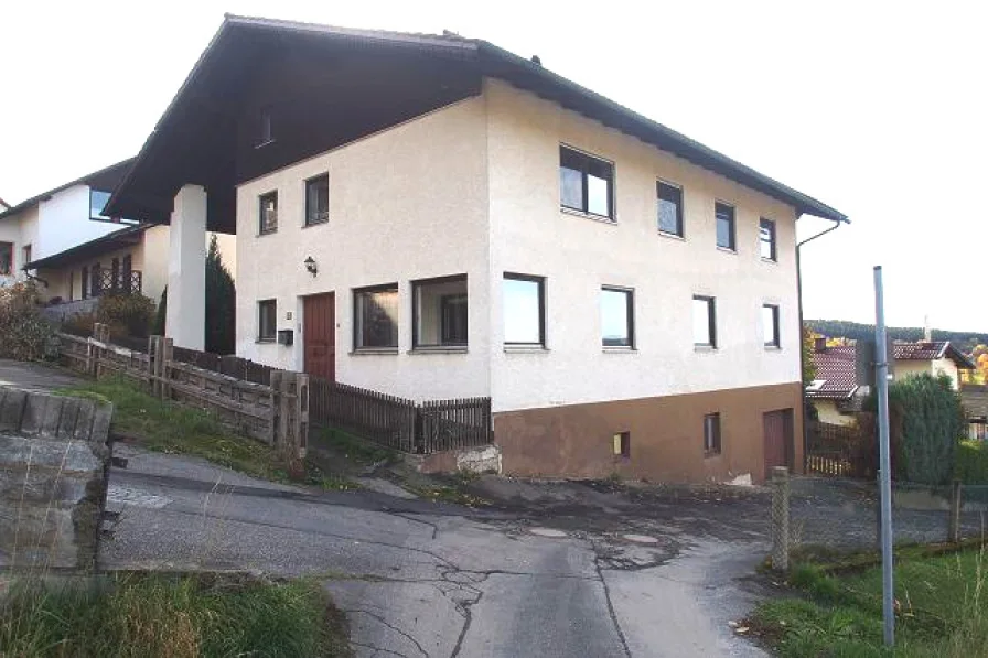 Ansicht Norden - Haus kaufen in Hohenwarth - Geräumiges Wohnhaus - 248 m² Wfl. in Hohenwarth, Blick zum Hohen Bogen, Bay. Wald - Haus Hohenwarth