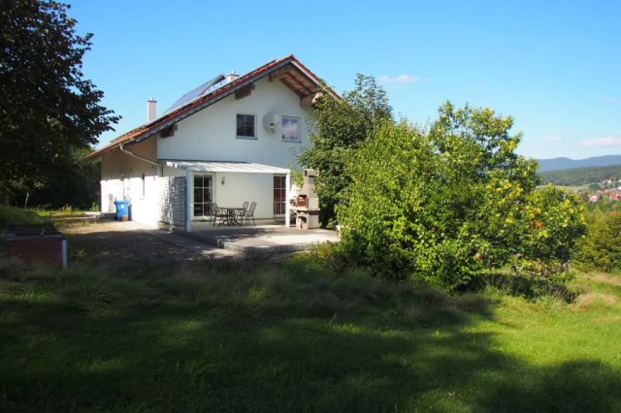 Ansicht Südosten - Haus kaufen in Bad Kötzting - Neuwertiges und gepflegtes Wohnhaus mit vielen Raffinessen in Bad Kötzting, Bayerischer Wald
