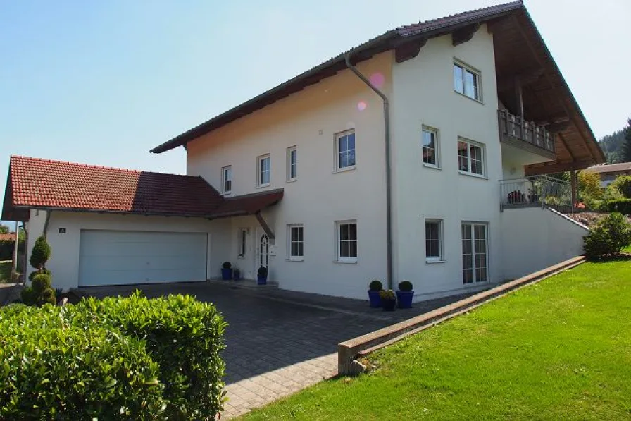 Ansicht Westen - Haus kaufen in Hohenwarth - Einfamilienhaus für die große Familie, ca. 8 km Bad Kötzting entfernt, Bay. Wald - Haus Hohenwarth