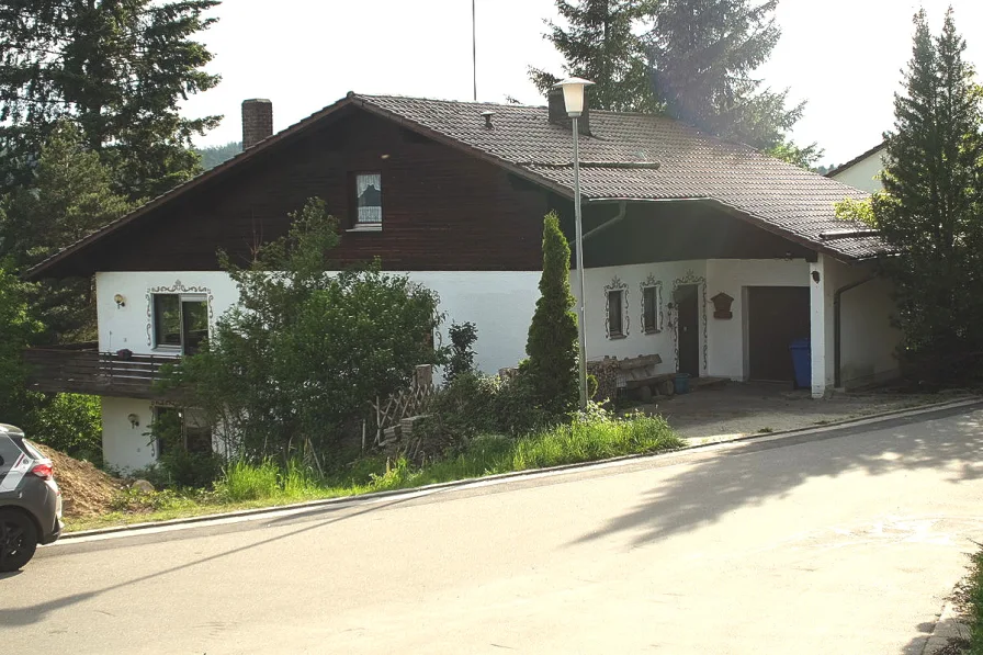 Ansicht - Haus kaufen in Rimbach - Einfamilienhaus mit ELW in ruhiger Lage mit Weitblick, Nähe Bad Kötzting, Bay. Wald