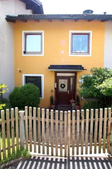 Ansicht Norden - Haus kaufen in Regen - Renoviertes Reihenmittelhaus mit Garten und Garage, in ruhiger Wohnlage von Regen, Bayerischer Wald