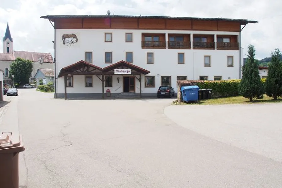 Ansicht Nordosten - Gastgewerbe/Hotel kaufen in Prackenbach - Besondere Gelegenheit!! Ehemaliges Gasthaus in zentraler Lage von Prackenbach, Bay.Wald zu verkaufen