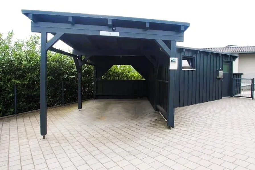 Carport mit Geräteraum