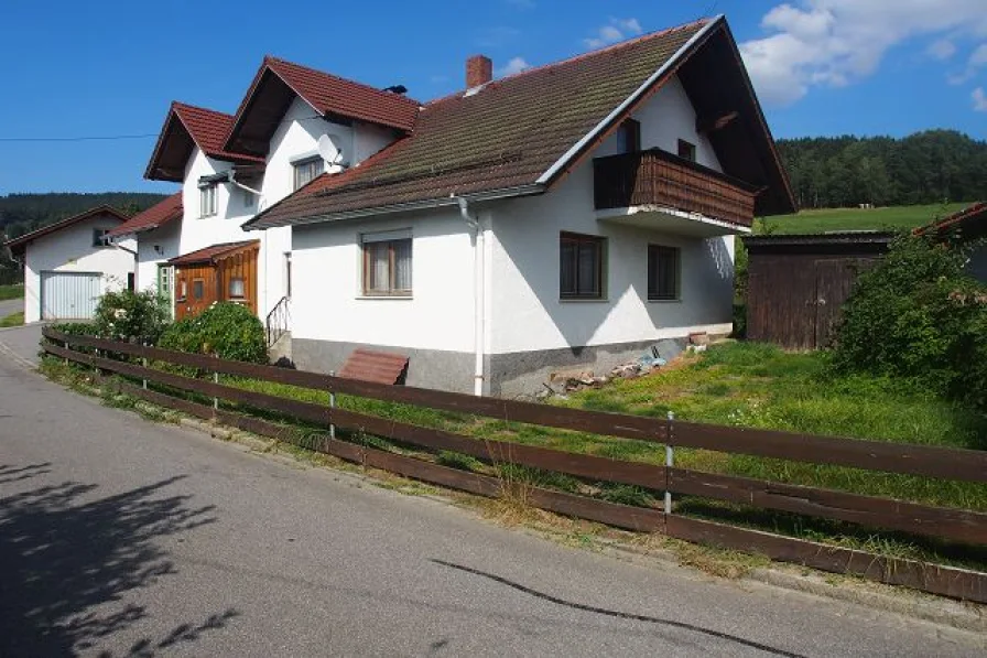 Ansicht Südosten - Haus kaufen in Arrach - Hier ist handwerkliches Geschick gefragt! EFH in der Gemeinde Arrach zu verkaufen. Bay. Wald