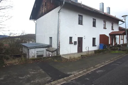 Ansicht Nordosten - Haus kaufen in Rimbach - Kleines sanierungsbed. Reiheneckhaus m. Weitblick zum Hohenbogen, in ruhiger Lage, Nähe Bad Kötzting