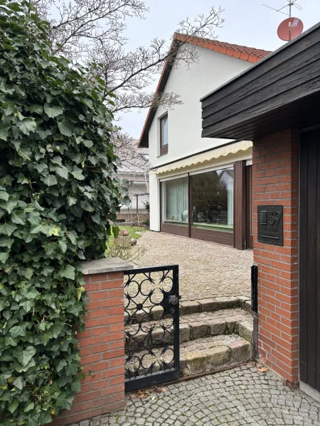 Herzlich Willkommen - Haus kaufen in Feucht - ***** Das gewisse Extra *****Charismatisches Einfamilienhaus mit Garage und Garten