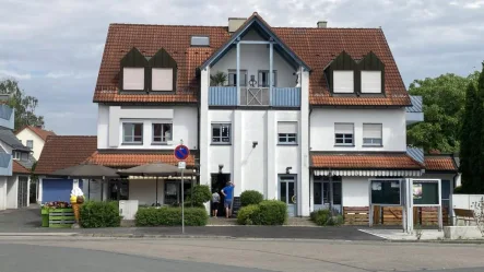 1 Ansicht - Büro/Praxis kaufen in Bayern - Rednitzhembach - Physiotherapiepraxis in einem Wohn- und Geschäftshaus im Süd-Osten von Nürnberg  zu VERKAUFEN