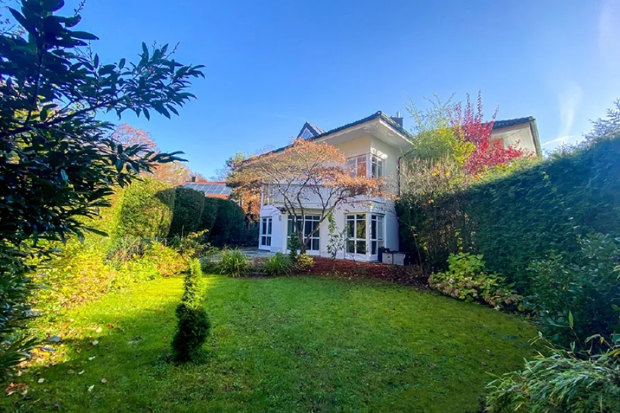 Ansicht Garten - Haus mieten in Starnberg-Söcking - Großzügige Doppelhaushälfte mit wunderschönem und uneinsehbaren Garten