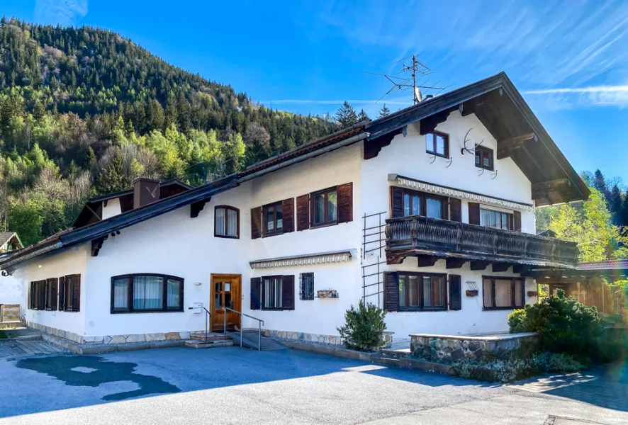 Alpen-Immo_Wohnhaus_Neuhaus_01 - Haus kaufen in Schliersee - Ein großes Familienhaus - zum Wohnen, für Ferienvermietung, Gewerbe, Büro, Urlaub...