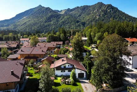 Alpen-Immo_EFH_Neuhaus_01 - Haus kaufen in Schliersee - Einfamilienhaus im Herzen von Schliersee-Neuhaus mit großzügigem Grundstück in sonniger Lage