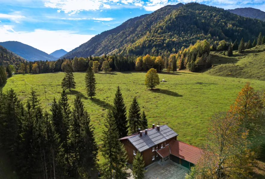 Alpen-Immo_MFH_Bayrischzell_1 - Wohnung mieten in Bayrischzell - Sonnige 2-Zimmer-Wohnung im 1. Obergeschoss mit Gartennutzung #alleinlage #naturpur #berge #dahoam