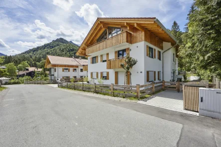 Alpen-Immo_MFH_Lebenstraum_Neuhaus_07 - Wohnung kaufen in Schliersee - Neuwertig & bezugsfrei - Erdgeschoss-Wohnung mit sonnigen Terrassen, Garten und Tiefgarage