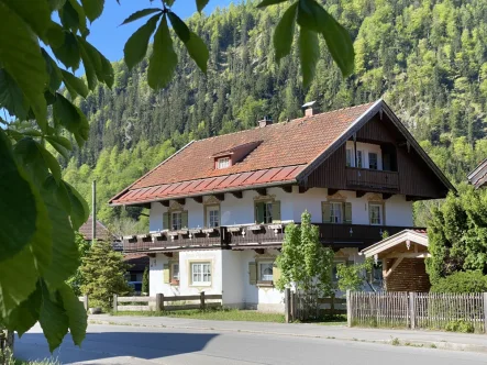 Alpen-Immo_Pension_Bayrischzell - Haus kaufen in Bayrischzell - BAYRISCHZELL - Charmantes Wohn- oder Gästehaus mit aktuell 4 Ferienwohnungen plus einem Bungalow