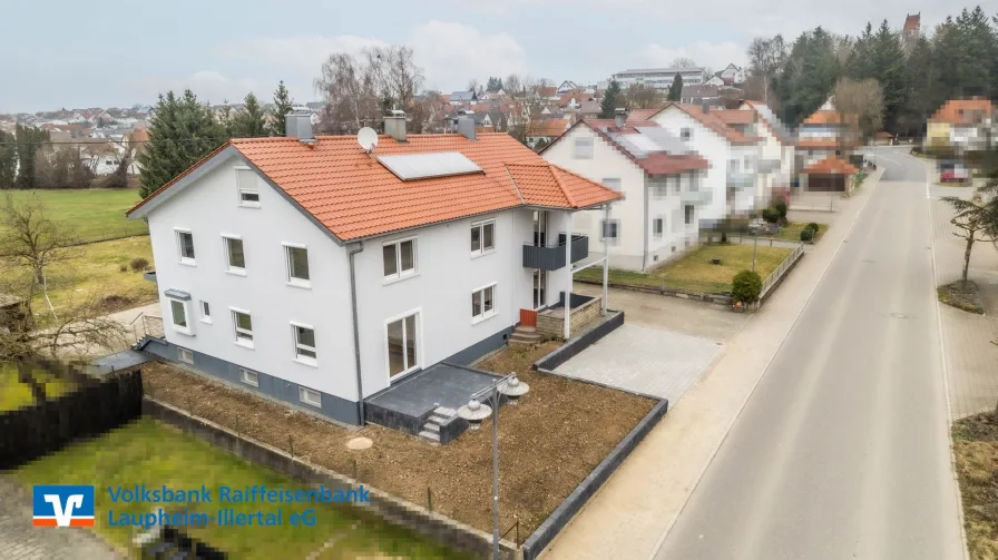 Seitenansicht - Haus kaufen in Burgrieden - Doppelhaushälfte in Burgrieden