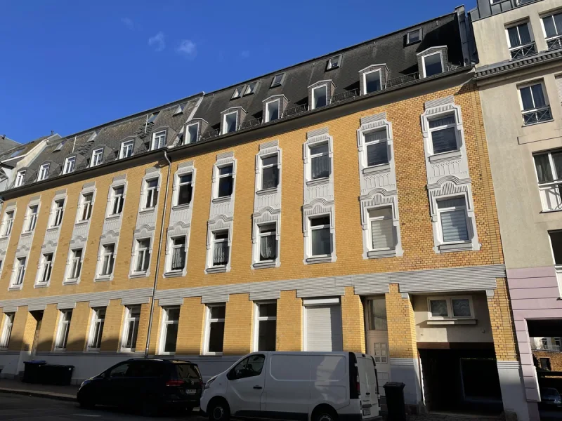 Hausansicht Vorderseite - Haus kaufen in Plauen - Schönes, saniertes Mehrfamilienhaus mit 6,9 % Rendite in guter Lage von Plauen