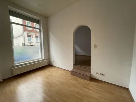 IMG_5709 - Haus mieten in Plauen / Reissig - Geräumige, helle 3,5 ZKB EG-Wohnung mit Balkon