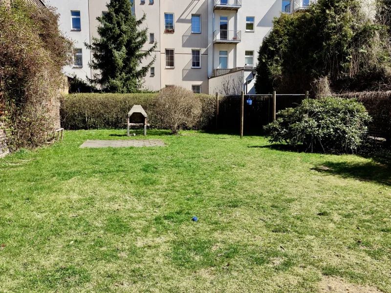 Garten-mit-Grillplatz