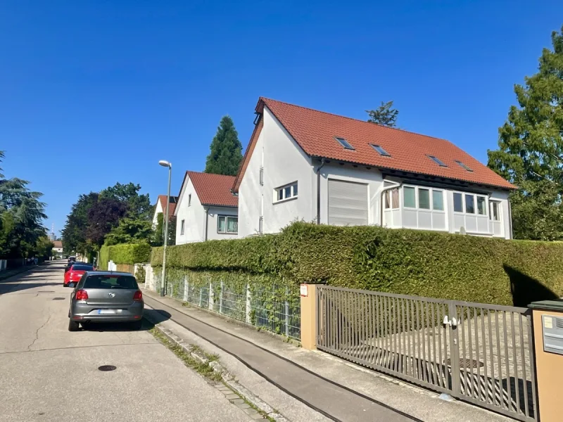 DHH Südost-Ansicht - Haus kaufen in Augsburg / Göggingen - Ruhige Doppelhaushälfte in Göggingen mit uneinsehbarem Garten