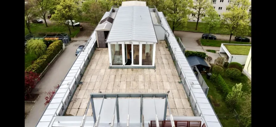 Dachterrasse mit Wintergarten