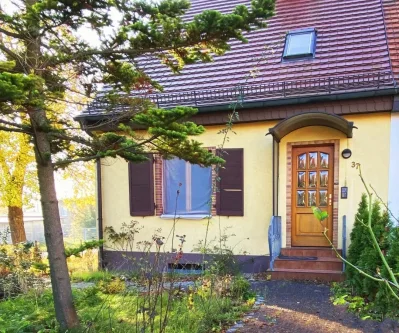 1674123280-Hauseingang.jpg - Haus kaufen in Frankfurt (Oder) - Eine Doppelhaushälfte in bester Lage Frankfurt Oder/Semi-detached house at best Location