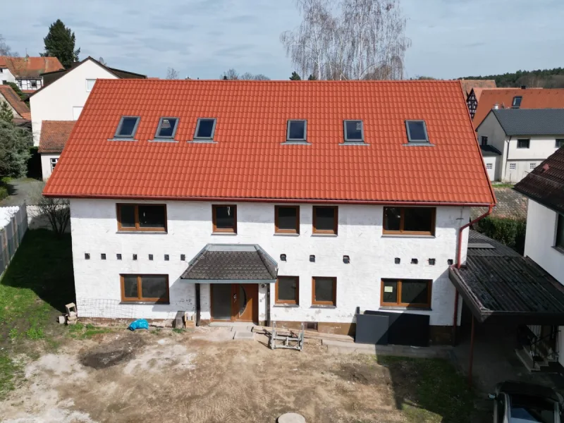 dji_fly_20240323_134308_498_1711120881026_photo - Haus kaufen in Rückersdorf - MFH (5WE, aufgeteilt) entkernt, mit hohem Sanierungspotential, ideal für Handwerker oder Investment