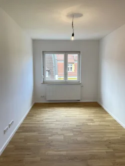 Zimmer_3 - Wohnung mieten in Nürnberg - Zimmer Nr 3 in heller, neu renovierter und möblierte 4er WG