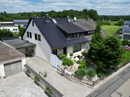 Luftbild - Haus kaufen in Wendelstein - Seltene Kaufgelegenheit in Topzustand: Sicherlich eines der schönsten Häuser am Nürnberger Stadtrand