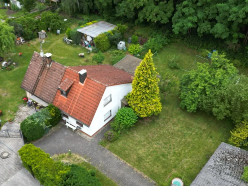 Luftbild 4 - Haus kaufen in Nürnberg - Kleine ältere Doppelhaushälfte auf herrlichem Grundstück, ca. 717m², schöne Lage Nürnberg-Werderau!