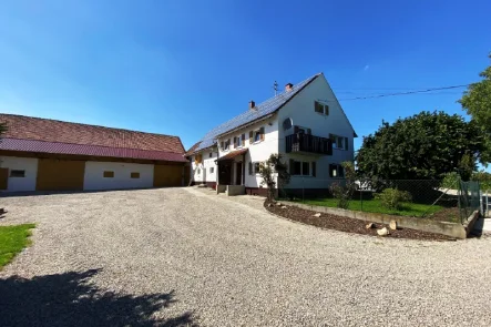 Titelbild - Haus mieten in Gerolsbach - Wunderschöner Dreiseithof in Felbern bei Gerolsbach zu vermieten!