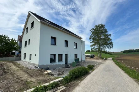 Titelbild - Wohnung mieten in Dachau - ERSTBEZUG nach Sanierung! 3-Zimmer Gartenwohnung in Pullhausen (bei Dachau) zu vermieten!