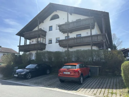 Titelbild - Wohnung kaufen in Regen - Komfortable Dachgeschosswohnung in Regen zu verkaufen