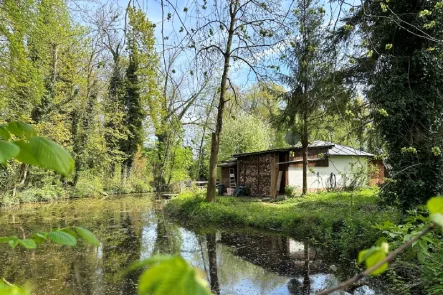 Titelbild - Grundstück kaufen in Dachau - Unwiederbringliches Grundstück (mit Fischerhütte) an der Amper in Dachau!