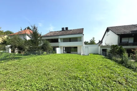 Titelbild - Haus kaufen in Dachau - Großzügige und teilmodernisierte Doppelhaushälfte in schöner Familiengegend von Dachau