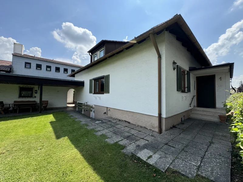 Titelbild - Haus kaufen in Dachau - Top Angebot Dachau mit viel Potential ! Kleines, sehr gepflegtes EFH auf 375m² Grund