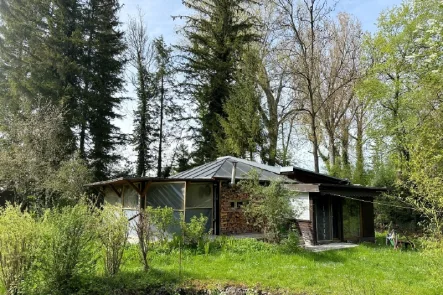 Titelbild - Grundstück kaufen in Dachau - Unwiederbringliches Grundstück (mit Fischerhütte) an der Amper in Dachau!