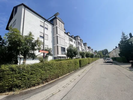 Titelbild - Wohnung kaufen in Dachau - Schöne Dachgeschosswohnung in ruhiger Lage von Dachau zu verkaufen!