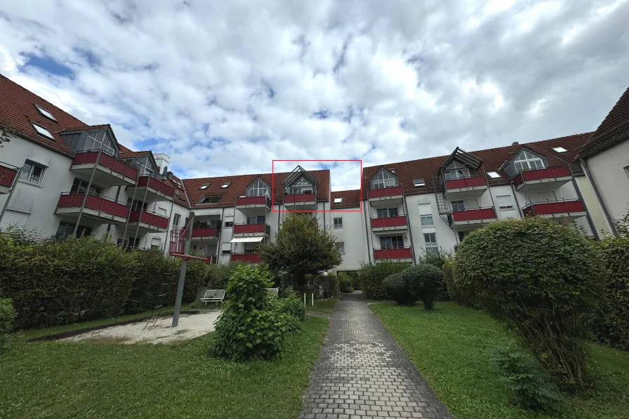 Titelbild - Wohnung kaufen in Karlsfeld - TOP-Lage neben MAN und MTU! 3-Zimmer Maisonettewohnung in schöner Wohnlage