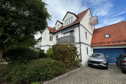 Titelbild - Wohnung kaufen in Schwabhausen - Traumhafte 4-Zimmer Wohnung mit eigenem Garten und Balkon in Schwabhausen / Oberroth