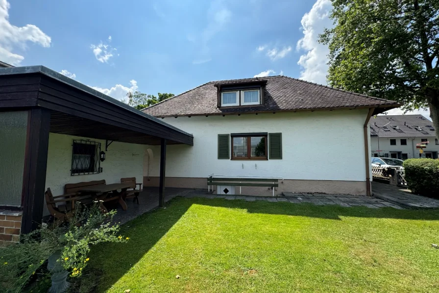 Titelbild - Haus kaufen in Dachau - Top Angebot Dachau mit viel Potential ! Kleines, sehr gepflegtes EFH auf 375m² Grund