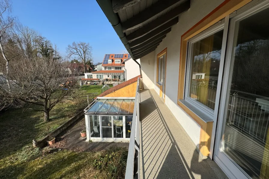 Titelbild - Haus kaufen in Dachau - Großzügiges Einfamilienhaus (mit Einliegerwohnung) in schöner Wohnlage von Dachau!