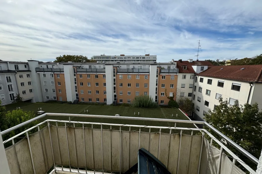 Ausblick vom Balkon - Wohnung kaufen in München - Klasse 2-Zimmer Wohnung in München / Schwabing zu verkaufen!