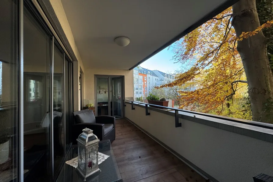 Westbalkon mit Blick in den Innenhof